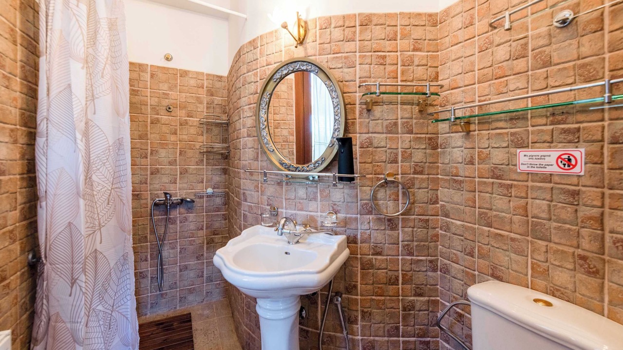 Photo of Bathroom in Platrithias