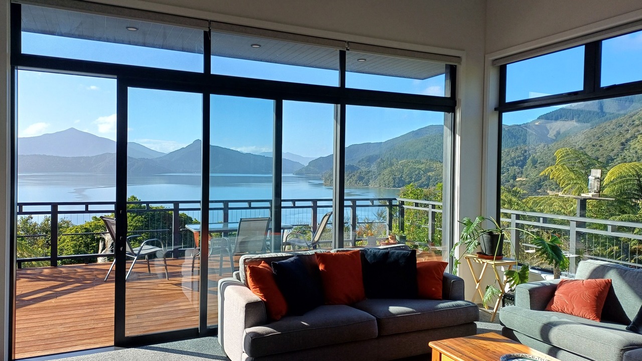 Photo of Livingroom in Moetapu Bay