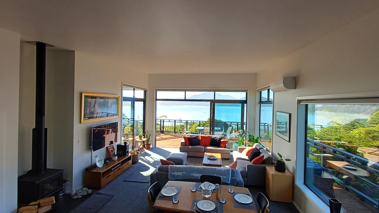 Photo of Livingroom in Moetapu Bay