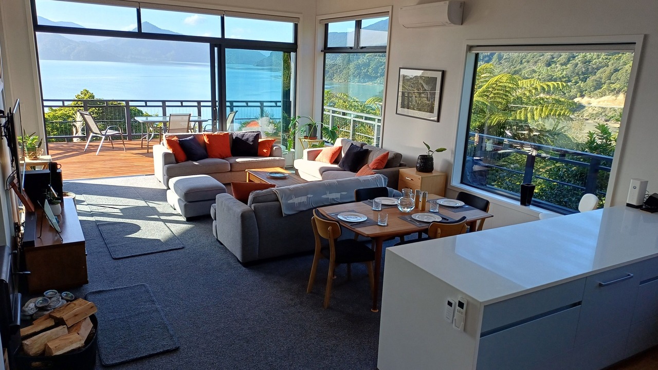 Photo of Livingroom in Moetapu Bay