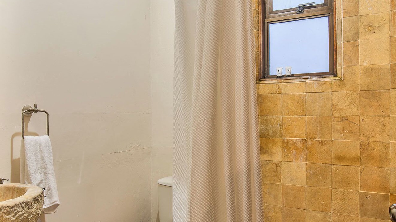 Photo of Bathroom in Roble
