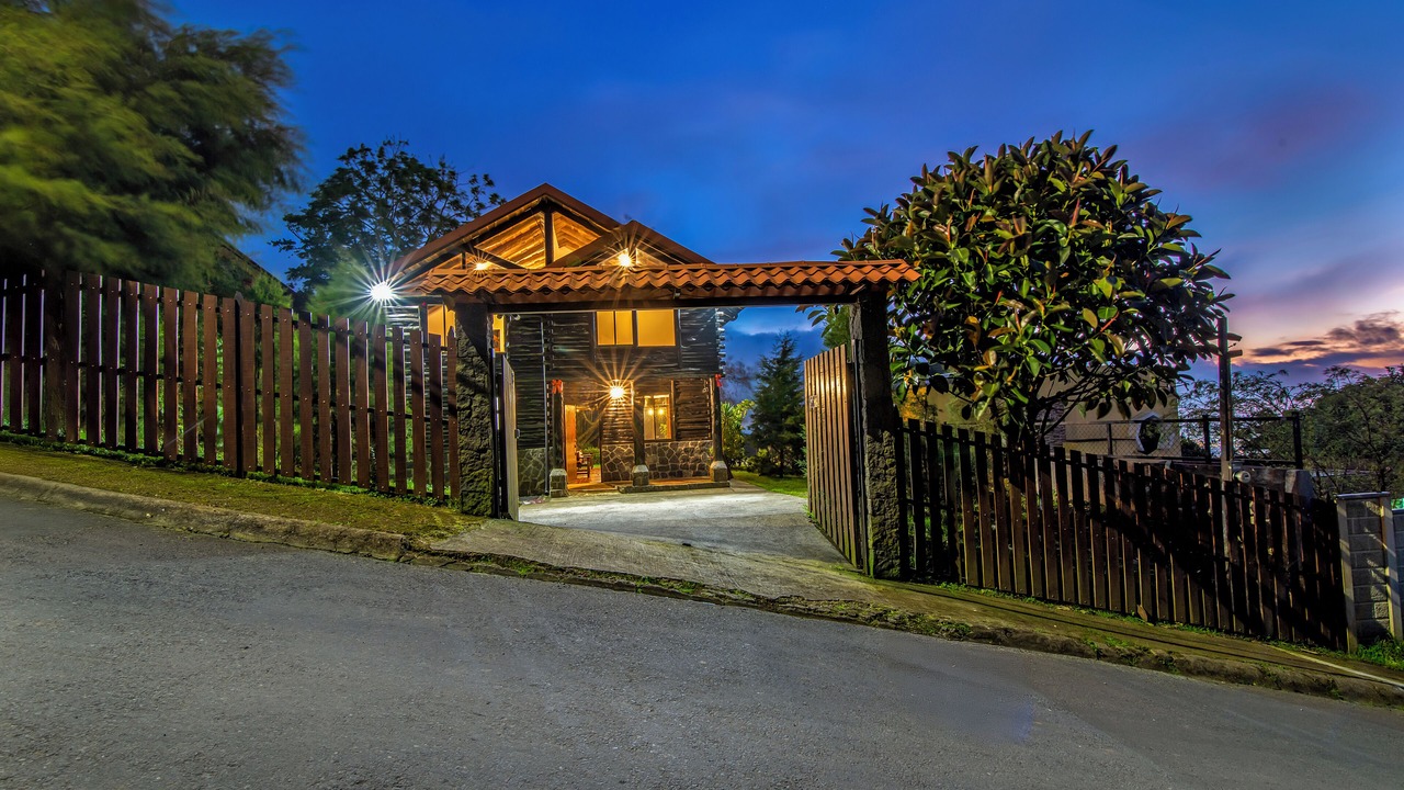 Photo of Outdoor in Roble