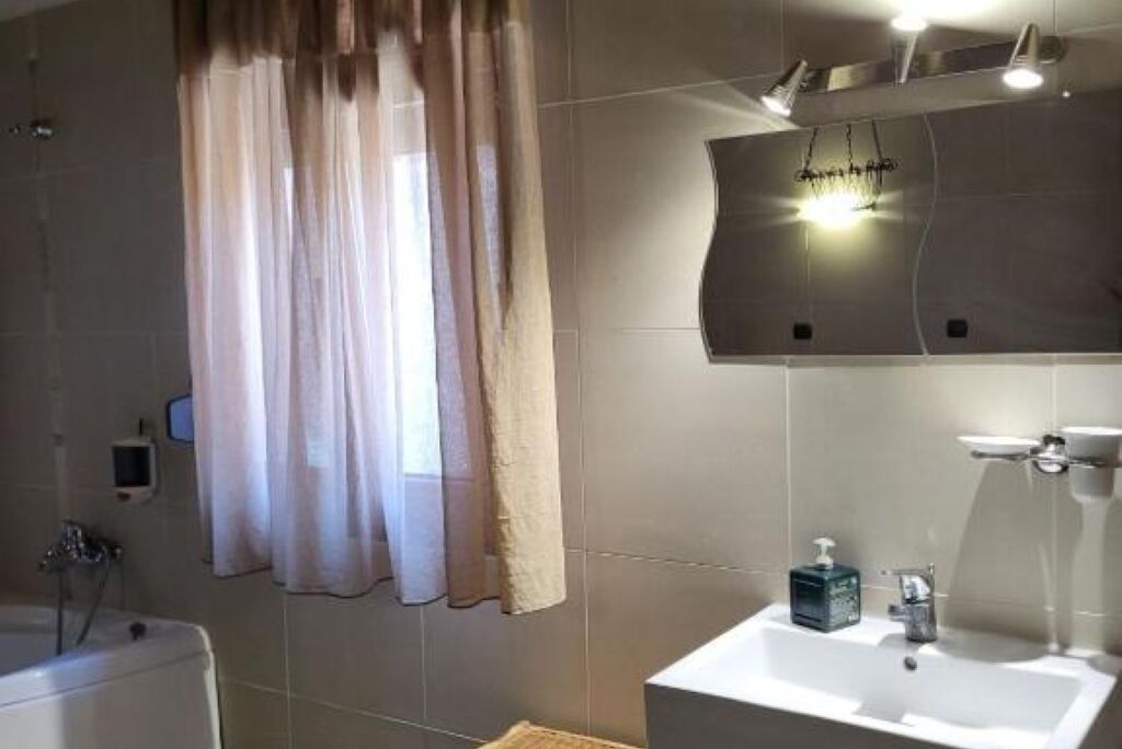 Photo of Bathroom in Eleutheroupoli