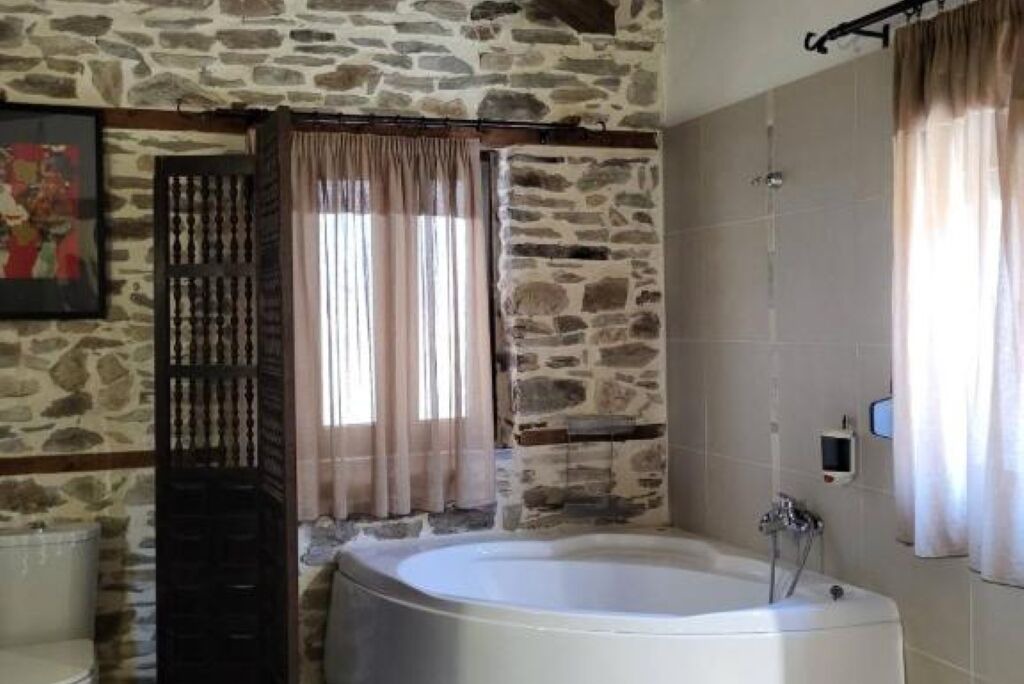 Photo of Bathroom in Eleutheroupoli