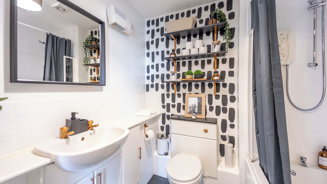 Photo of Bathroom in City Centre Glasgow