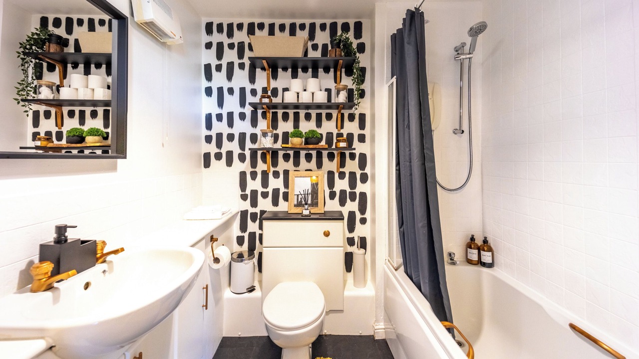 Photo of Bathroom in City Centre Glasgow