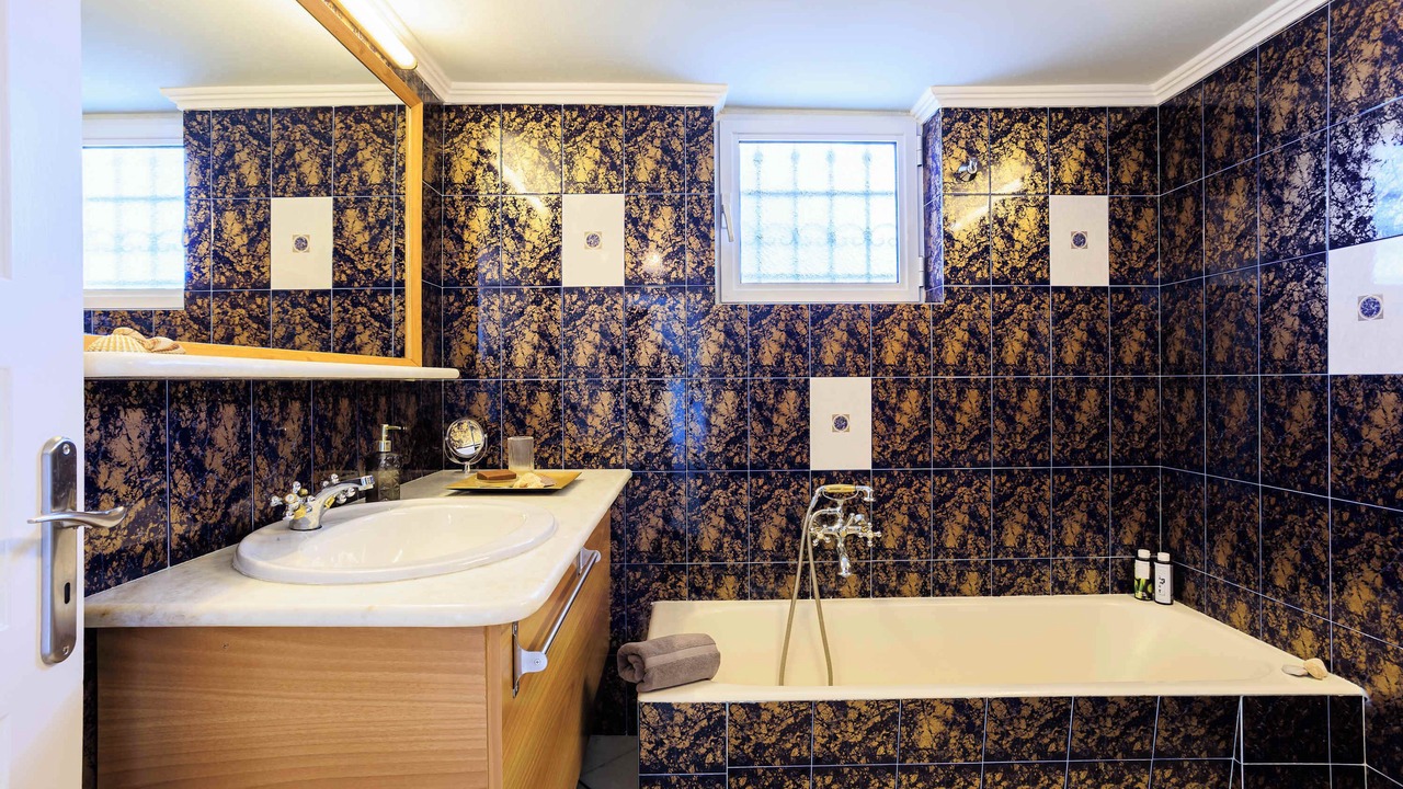 Photo of Bathroom in Katakali