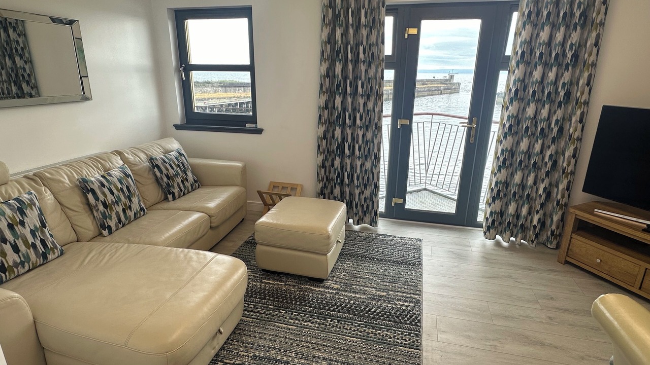Photo of Livingroom in Kirkcaldy