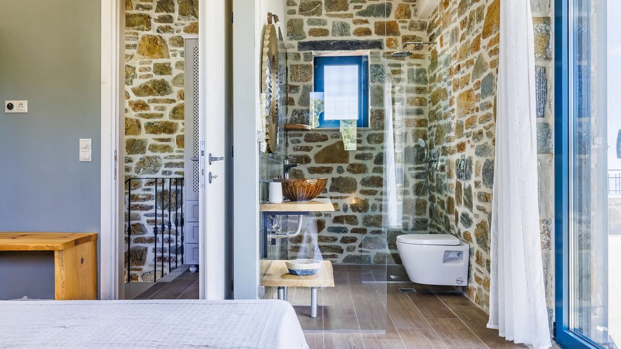 Photo of Bathroom in Glossa