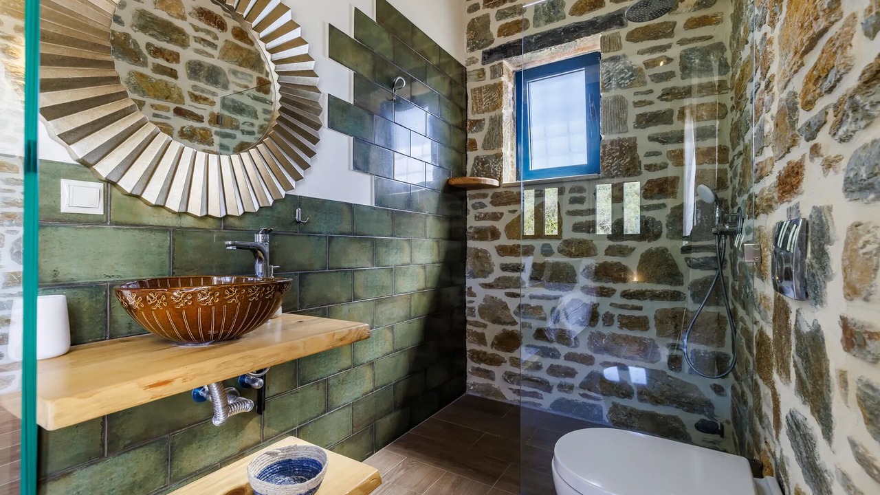 Photo of Bathroom in Glossa