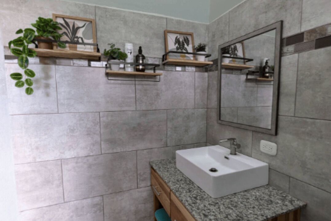 Photo of Bathroom in Roble