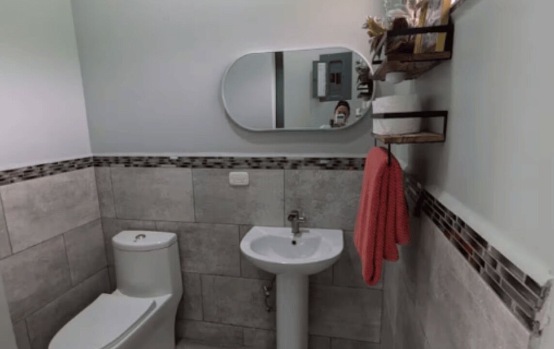 Photo of Bathroom in Roble