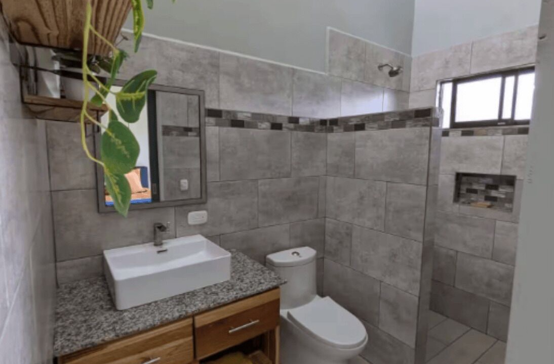 Photo of Bathroom in Roble