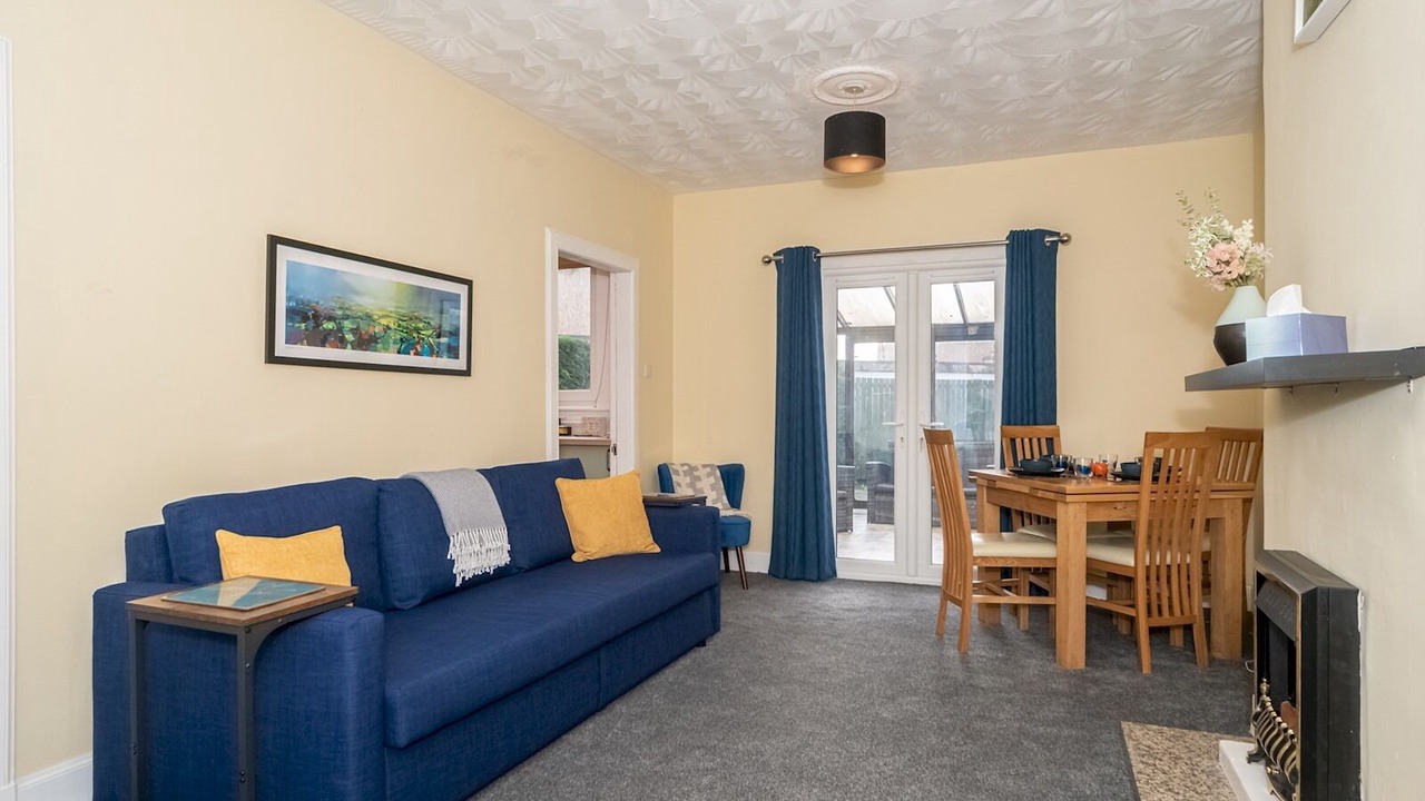 Photo of Livingroom in Rosewell