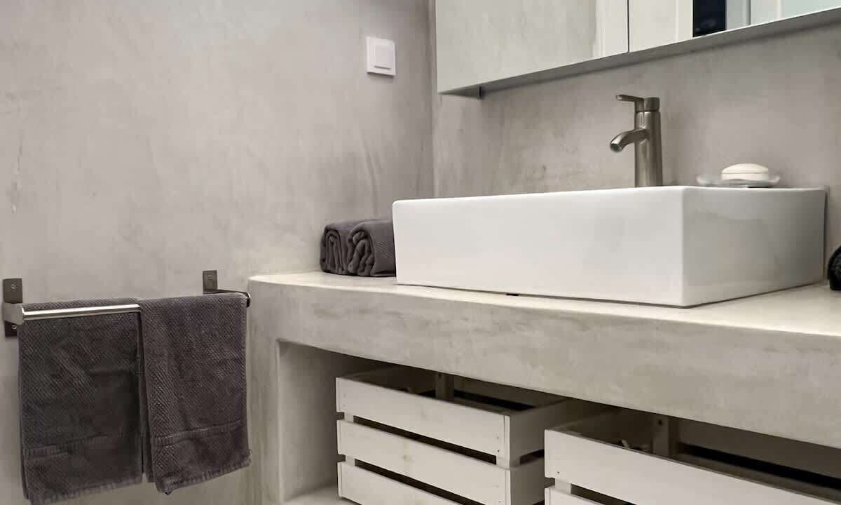 Photo of Bathroom in Paleopolis