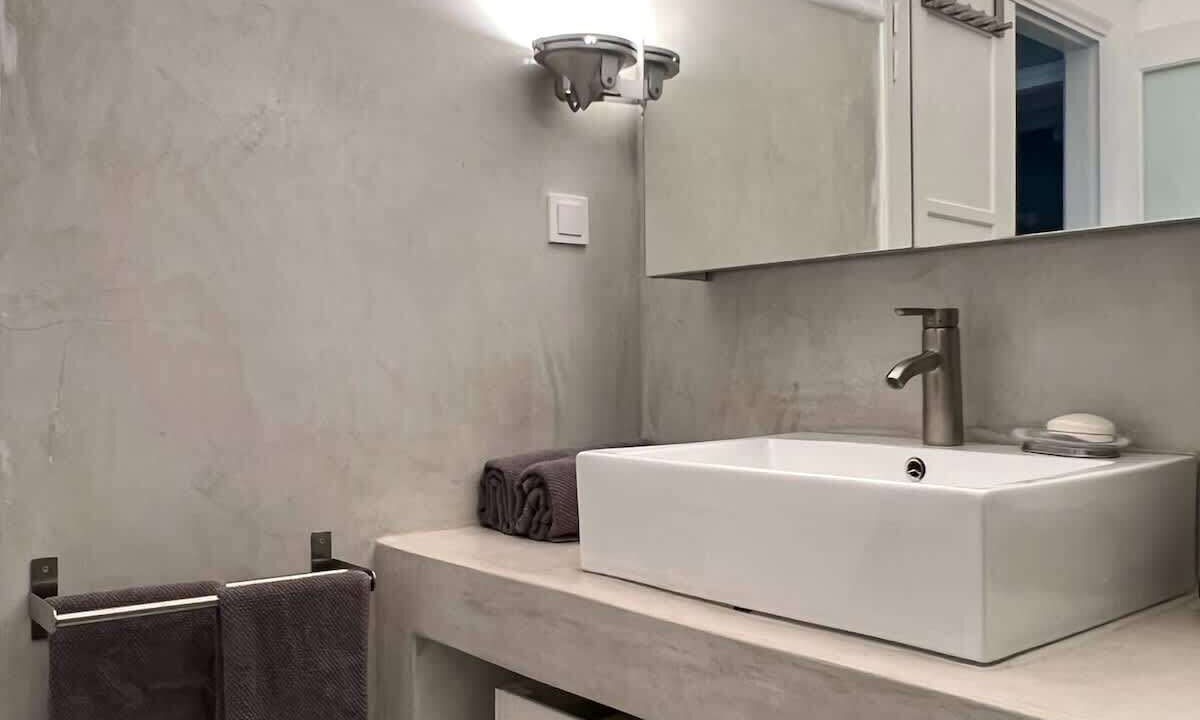 Photo of Bathroom in Paleopolis