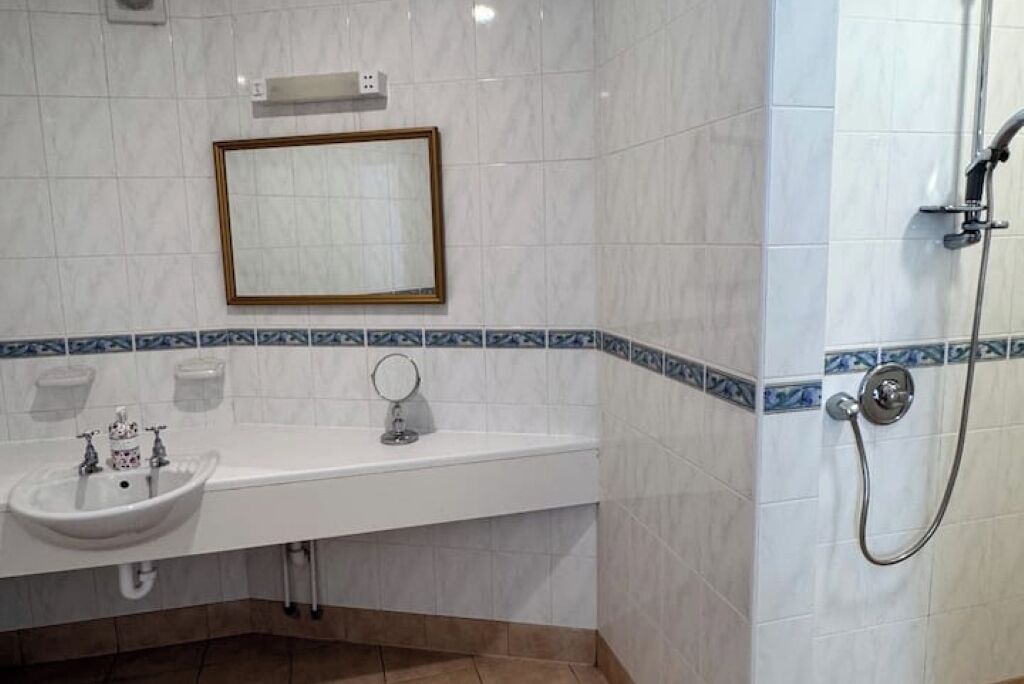 Photo of Bathroom in Elgin