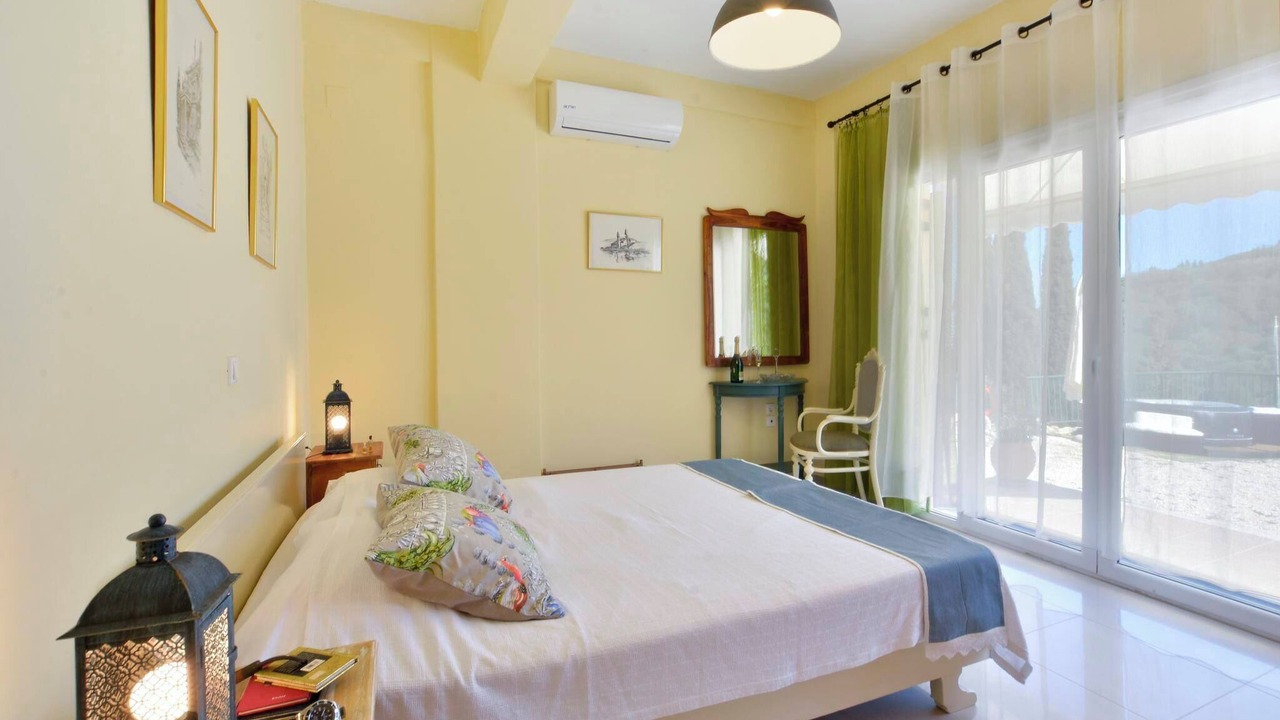 Photo of Bedroom in Makrata