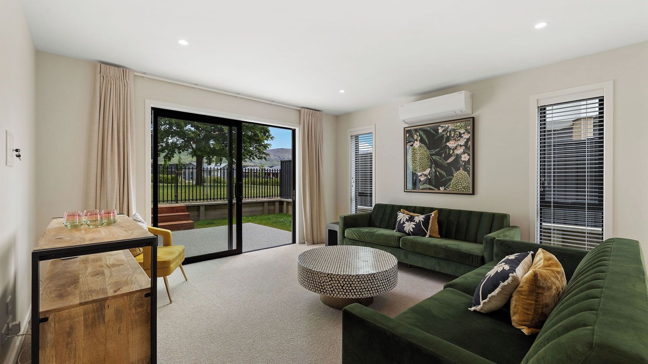 Photo of Livingroom in Lowburn