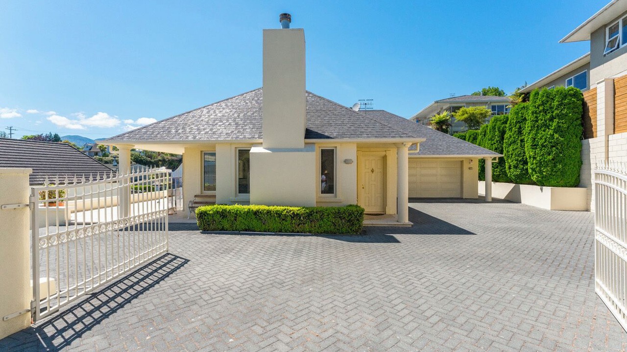 Photo of Others in Two Mile Bay