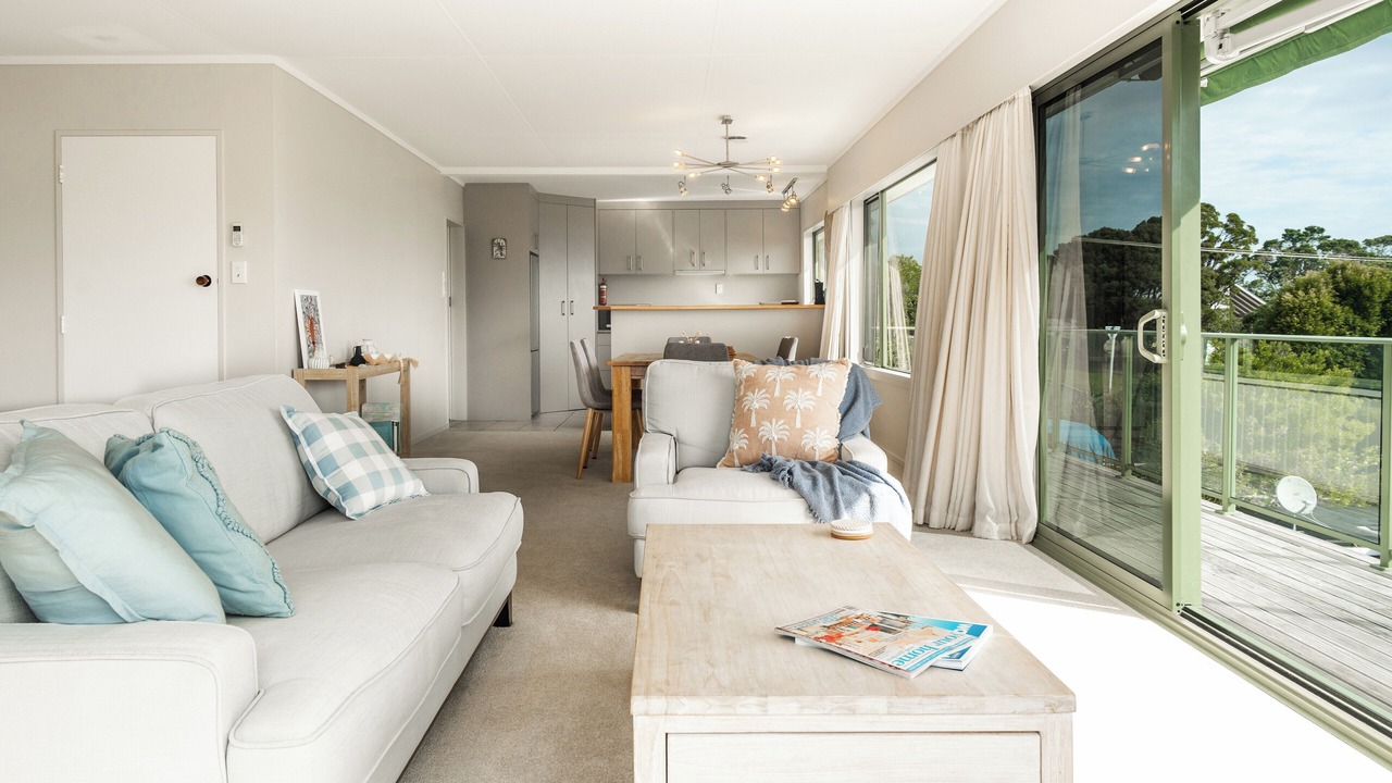 Photo of Livingroom in Russell