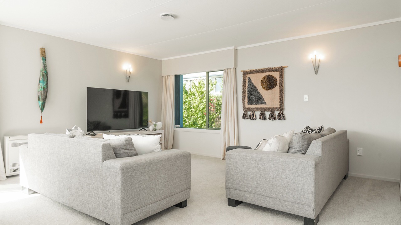 Photo of Livingroom in Russell