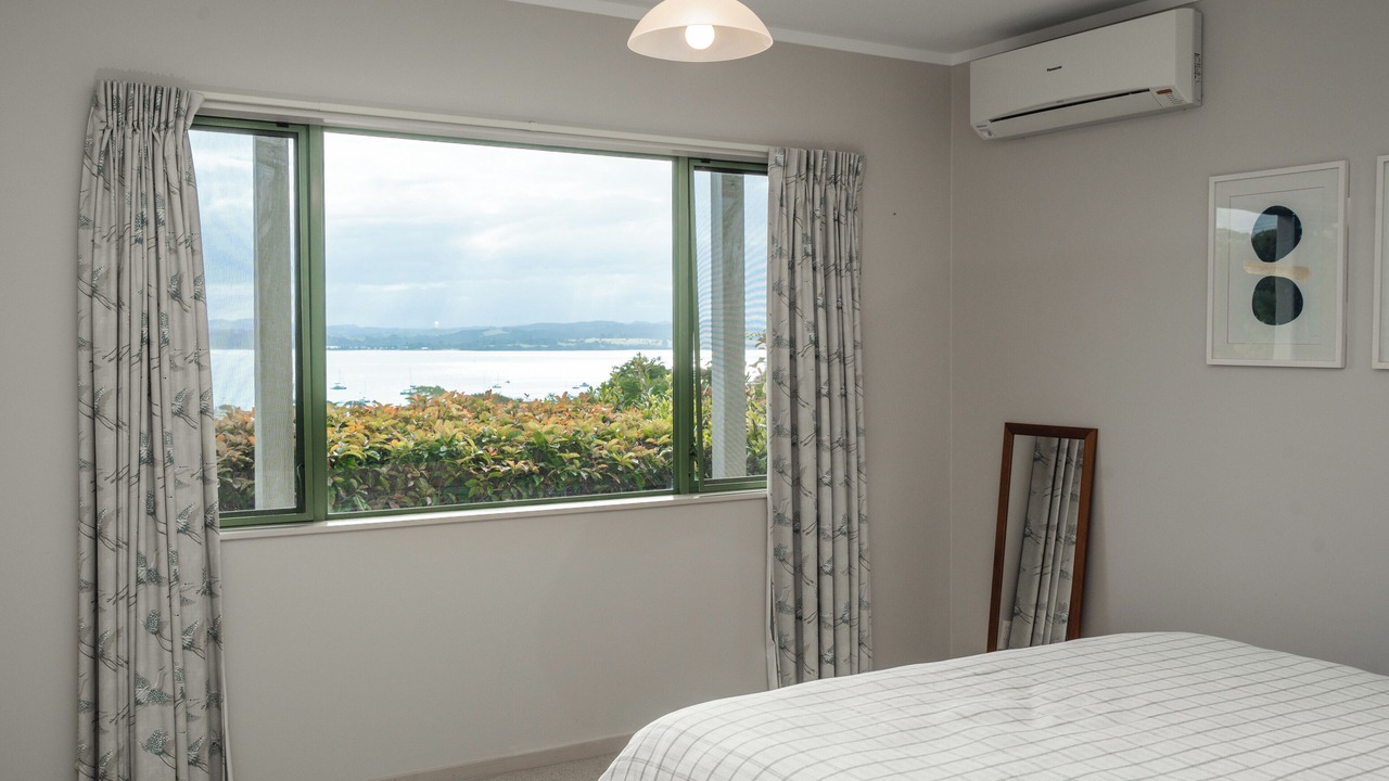 Photo of Bedroom in Russell