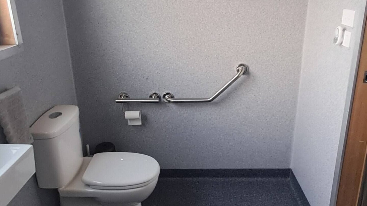 Photo of Bathroom in Meander