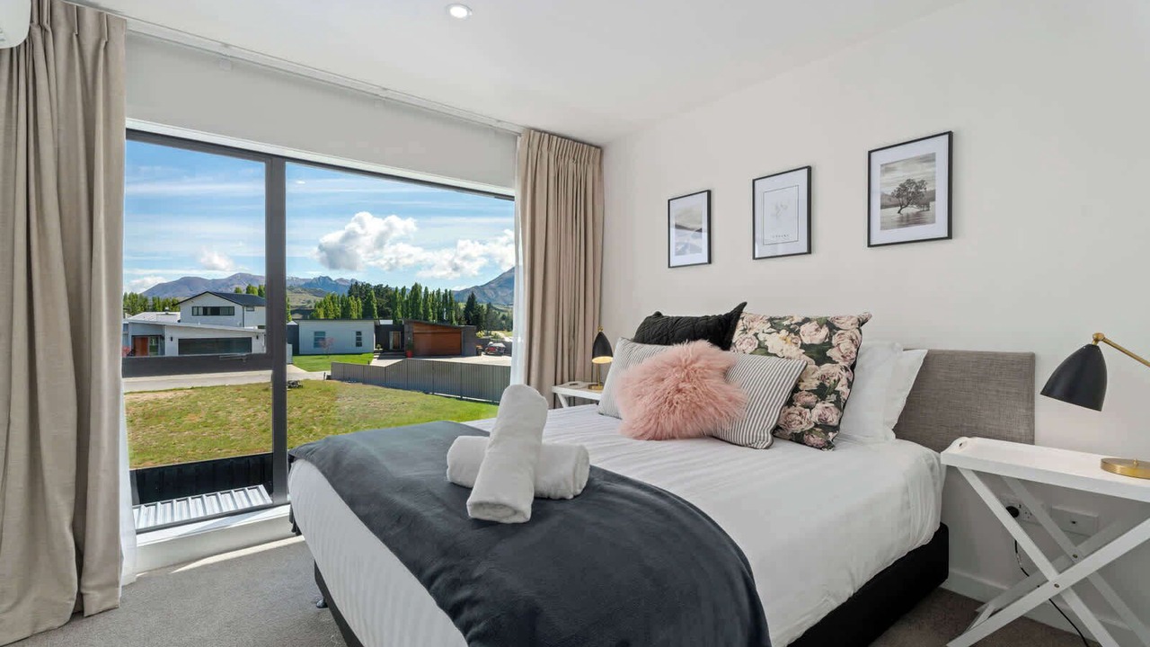 Photo of Bedroom in Albert Town