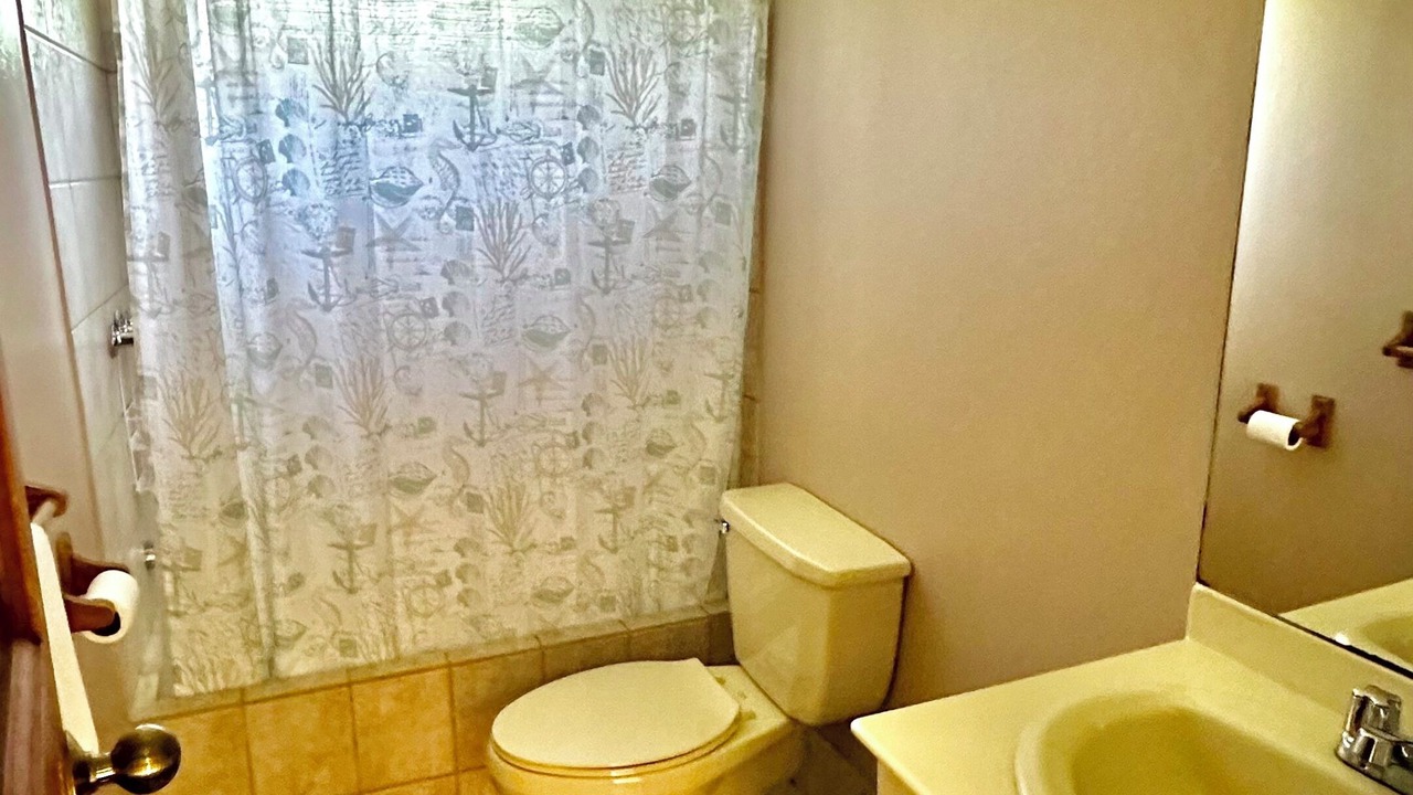 Photo of Bathroom in Roble