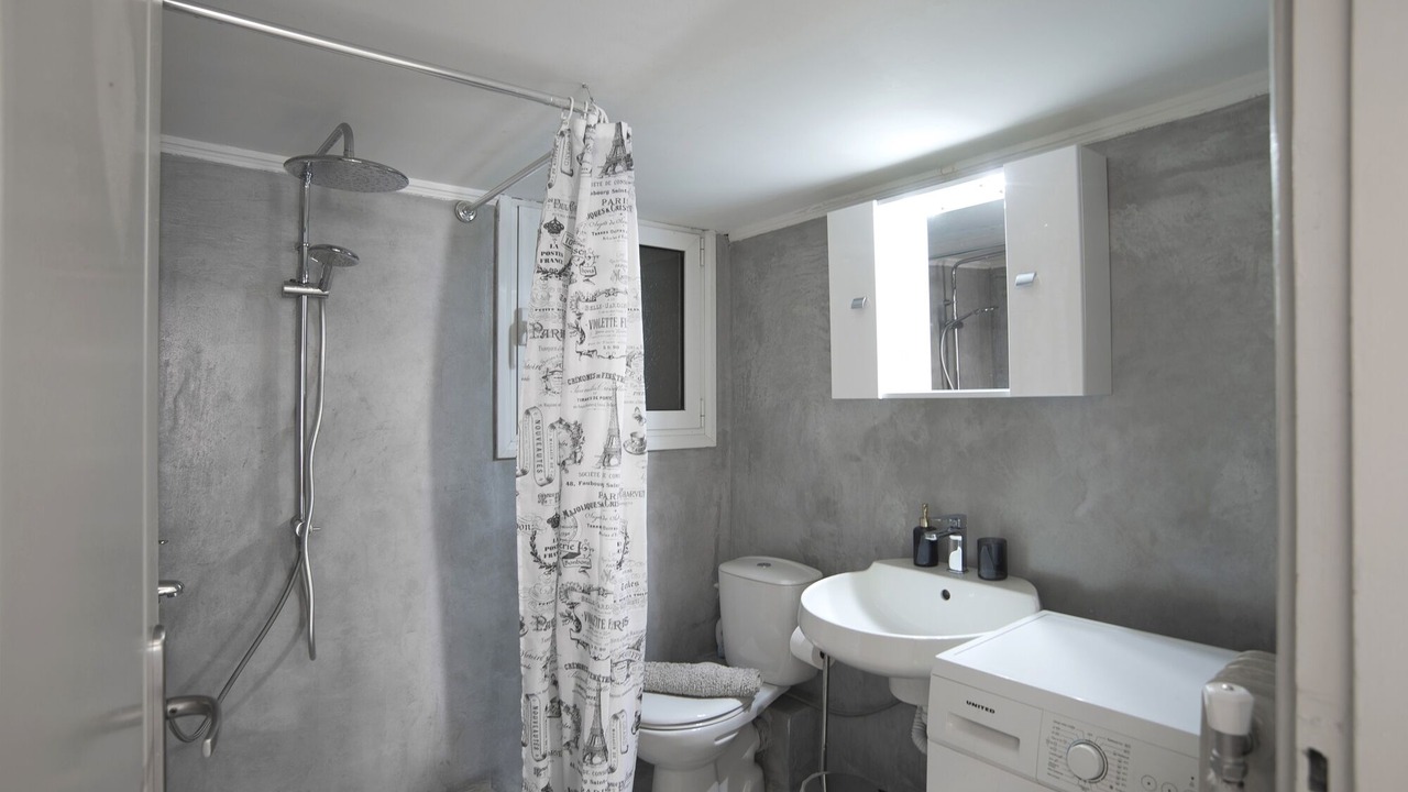 Photo of Bathroom in Piraeus