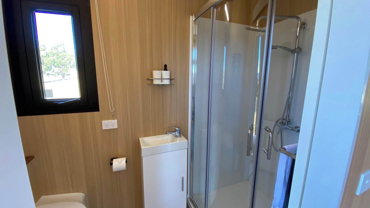 Photo of Bathroom in Diamond Harbour
