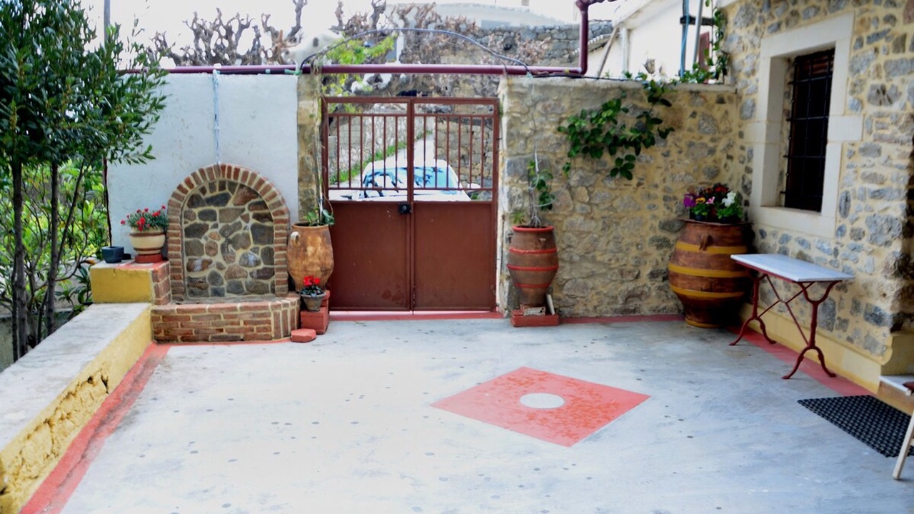 Photo of Patio Balcony in Nipidhitos