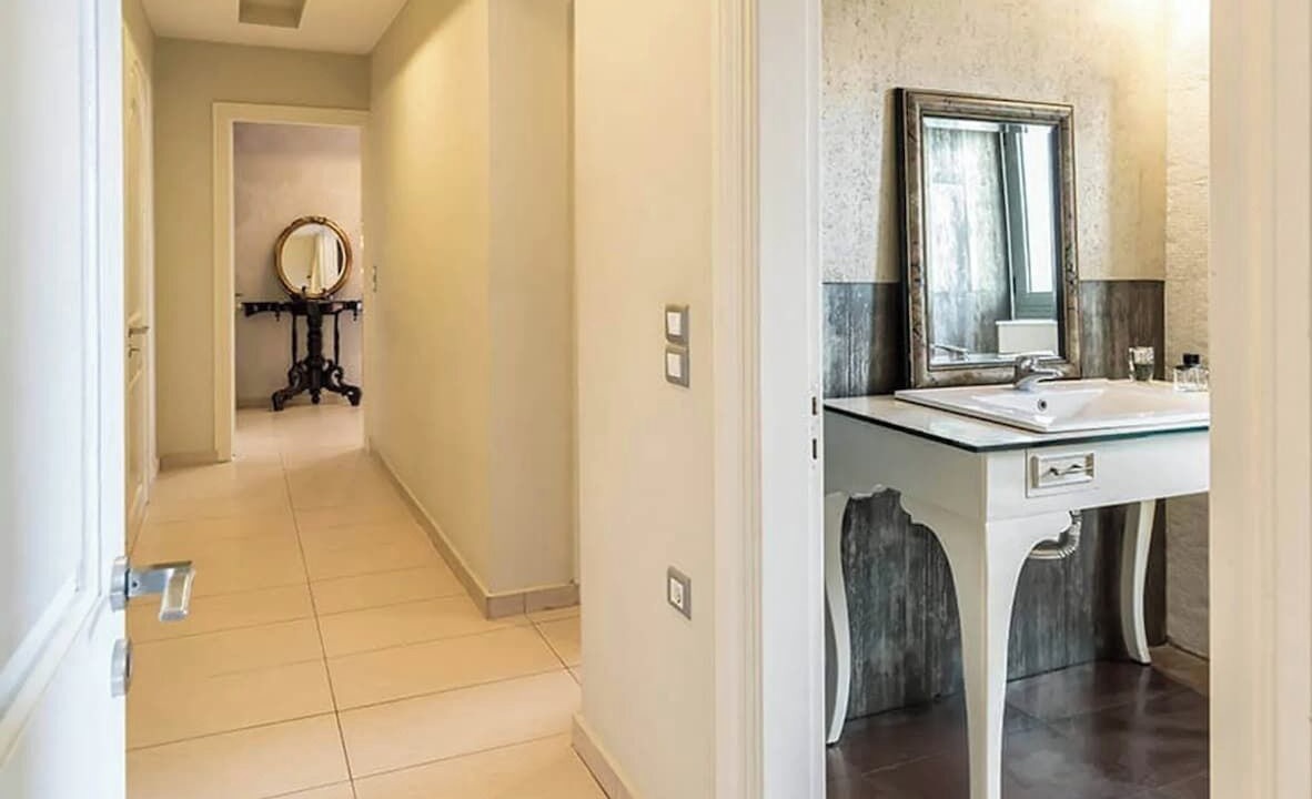 Photo of Bathroom in Gaitanion