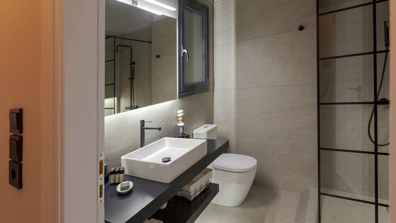 Photo of Bathroom in Platia Viktorias