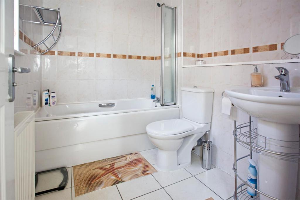 Photo of Bathroom in Gilmerton