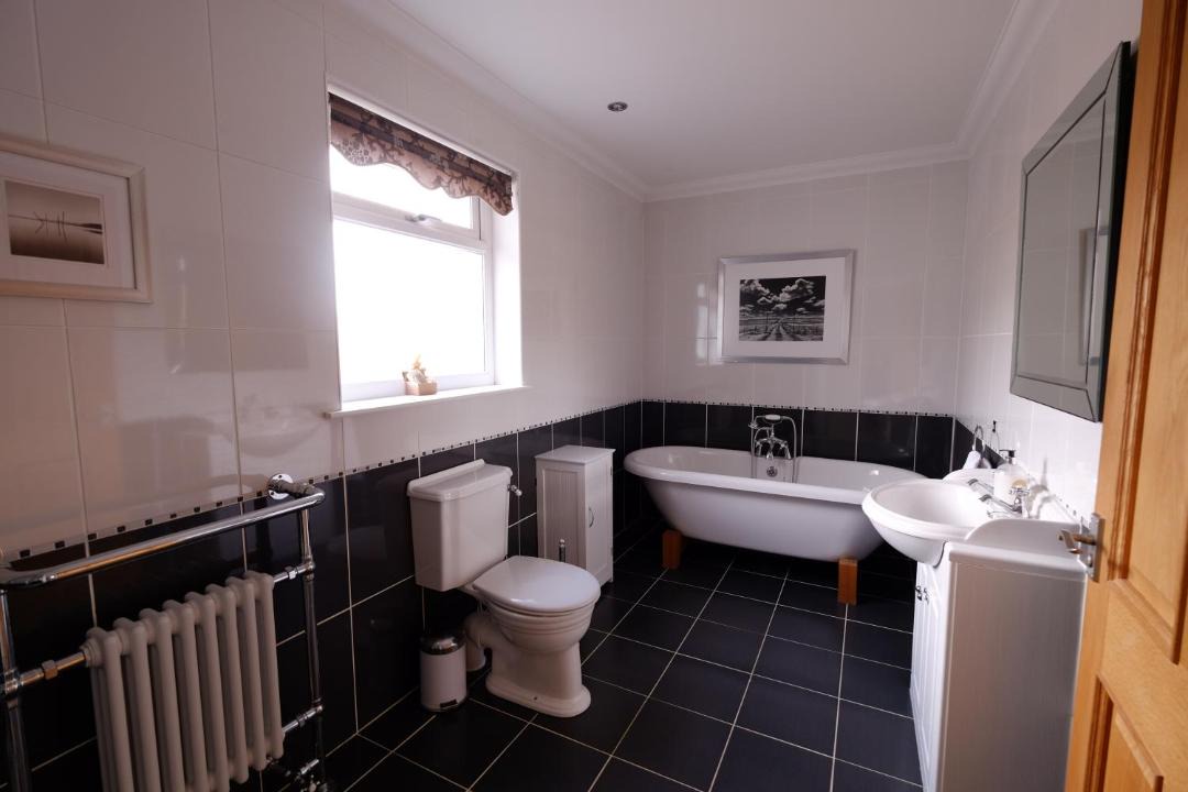 Photo of Bathroom in Lonmore