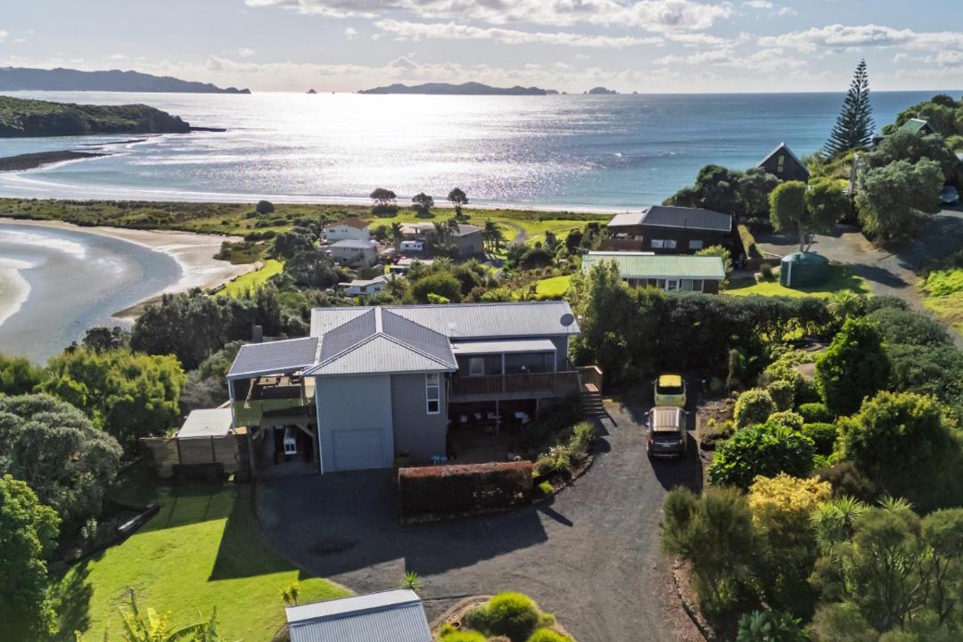 Photo of Others in Te Tii