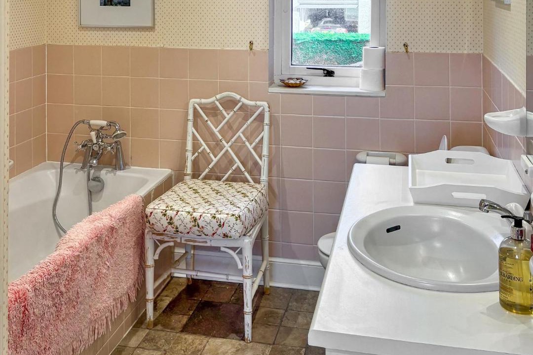 Photo of Bathroom in Tain