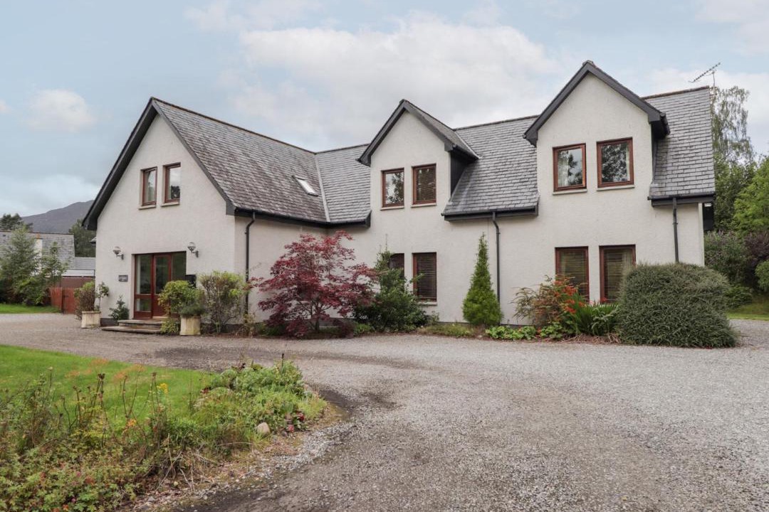 Photo of Others in Newtonmore