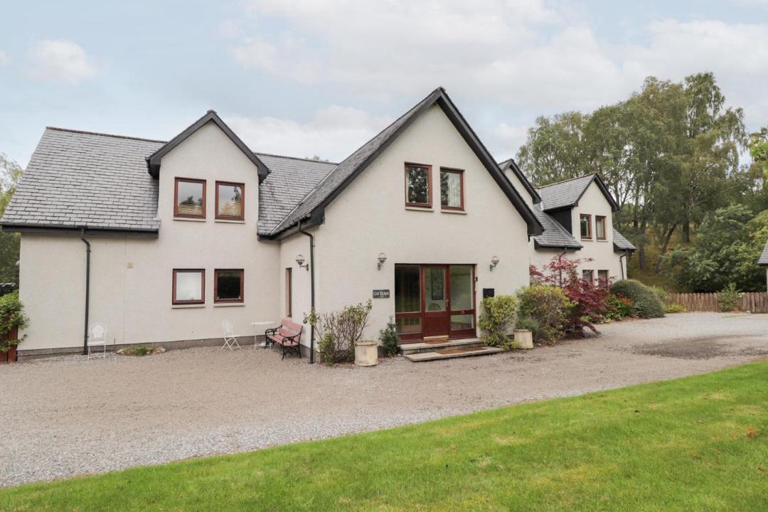 Photo of Others in Newtonmore