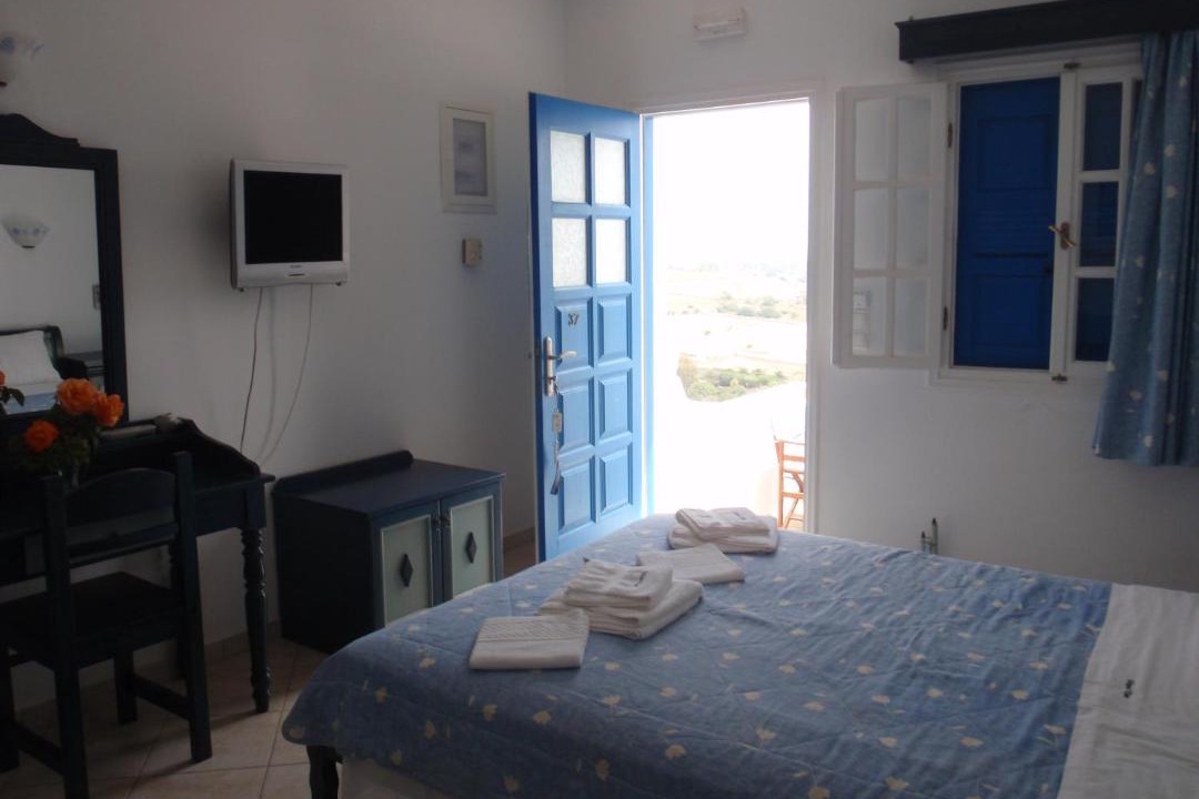 Photo of Bedroom in Schinoussa Town