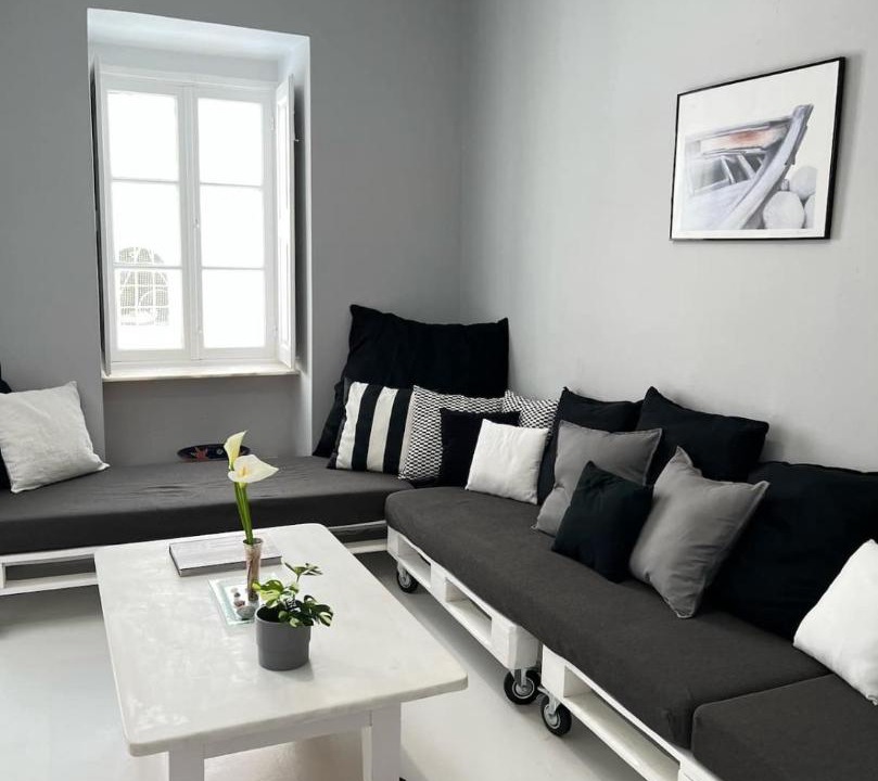 Photo of Livingroom in Paleopolis