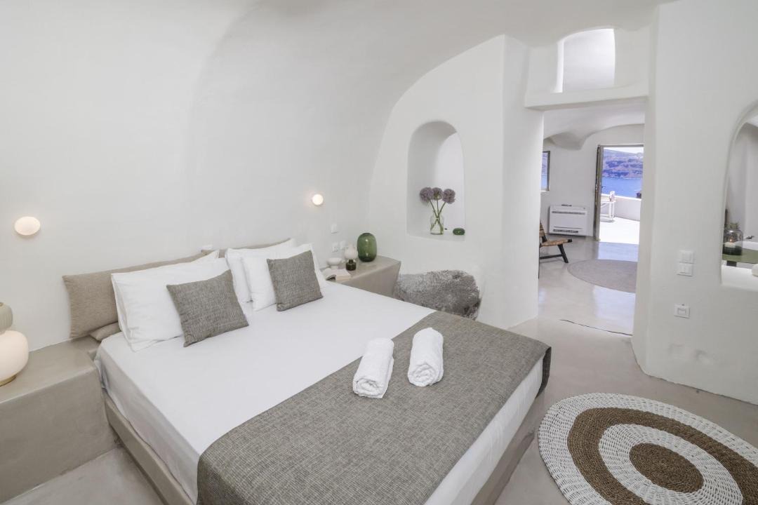Photo of Bedroom in Oia
