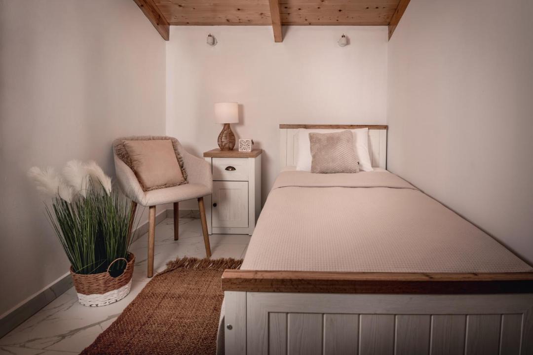 Photo of Bedroom in Alonia