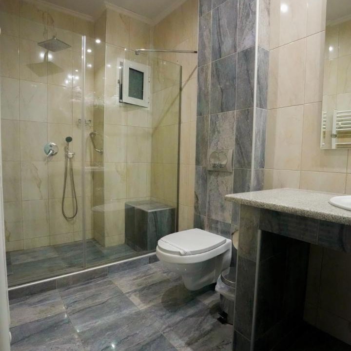 Photo of Bathroom in Drama