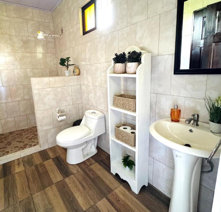 Photo of Bathroom in Daniel Flores