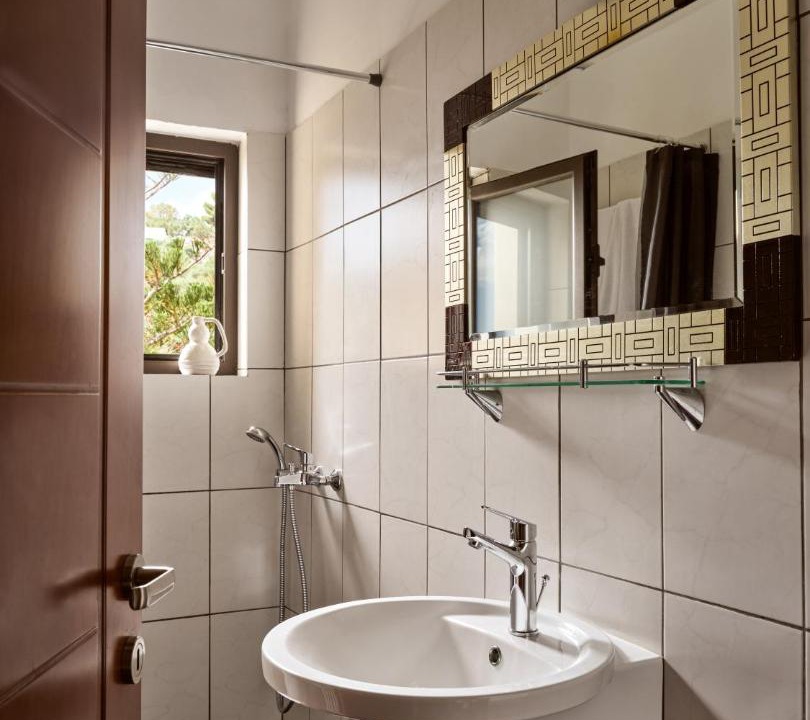Photo of Bathroom in Alikanas