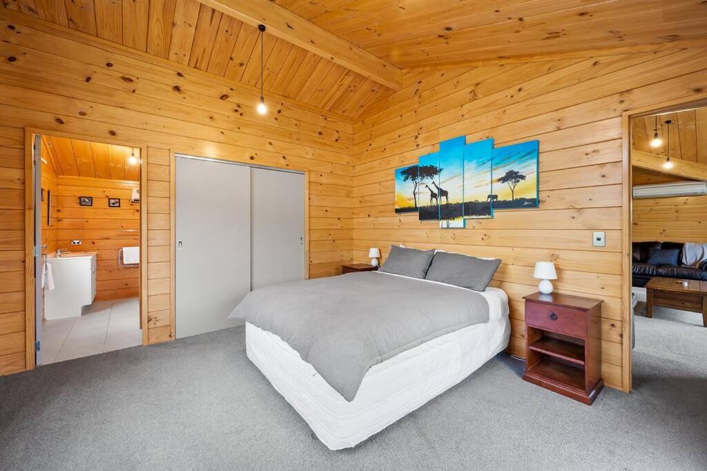 Photo of Bedroom in Albert Town