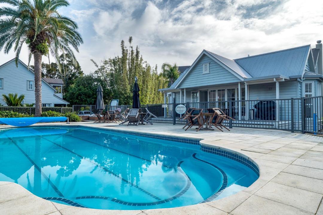 Photo of Others in Russell